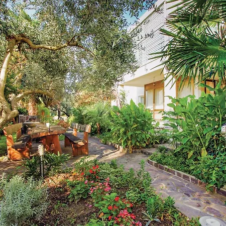 1 Bedroom Beautiful In Appartamento *