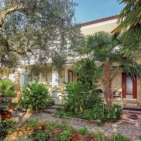 1 Bedroom Beautiful In Lucija