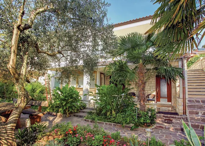 1 Bedroom Beautiful In Lucija