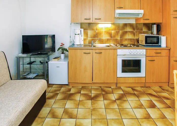 1 Bedroom Beautiful In *