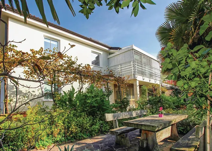 1 Bedroom Beautiful In *