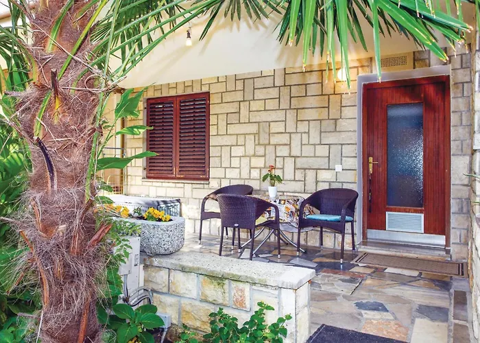 1 Bedroom Beautiful In Apartamento *