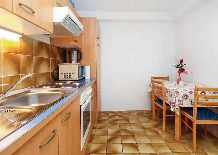 1 Bedroom Beautiful In *